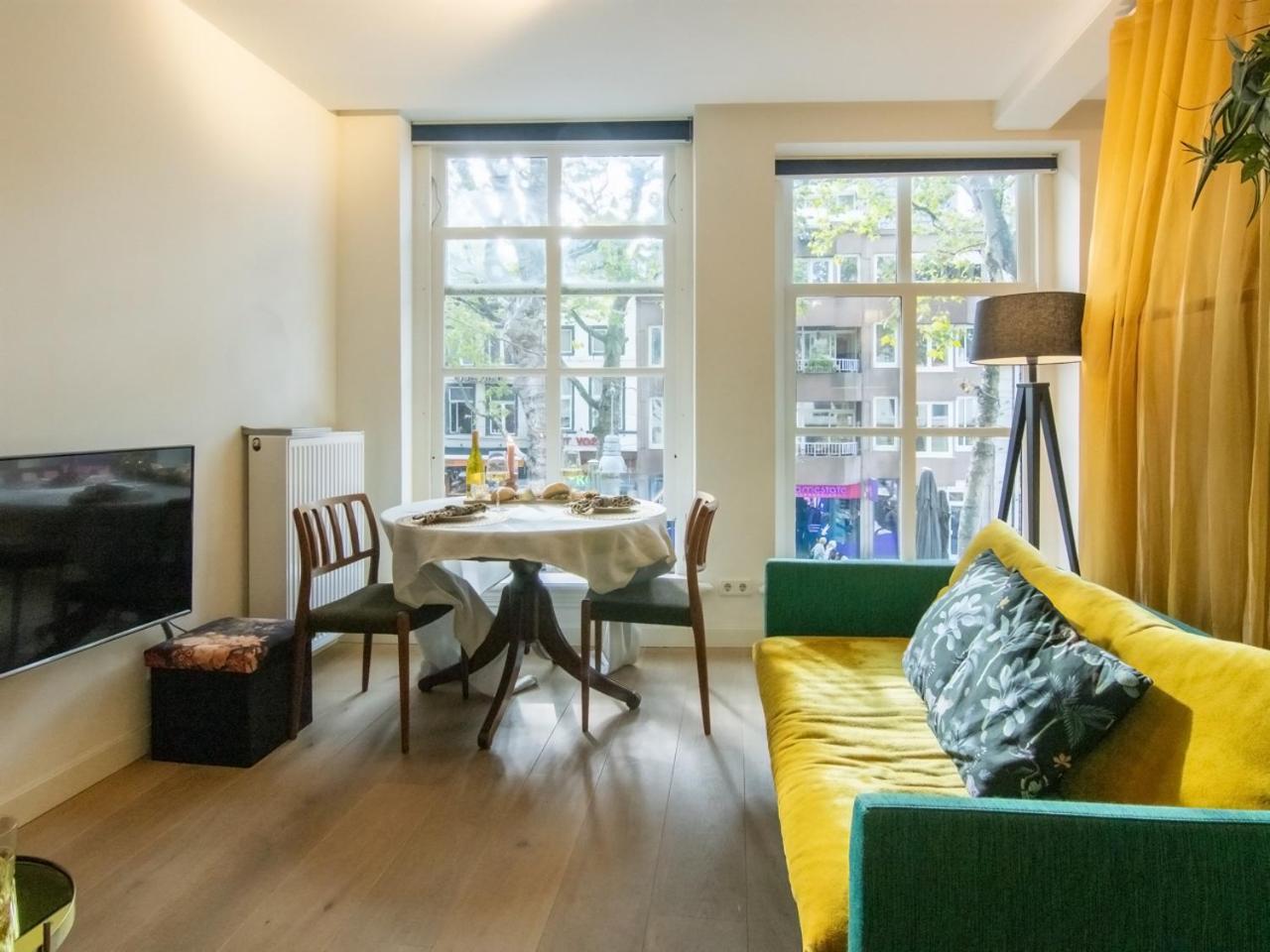 Georgia'S Bathhouse Apartman Breda Kültér fotó