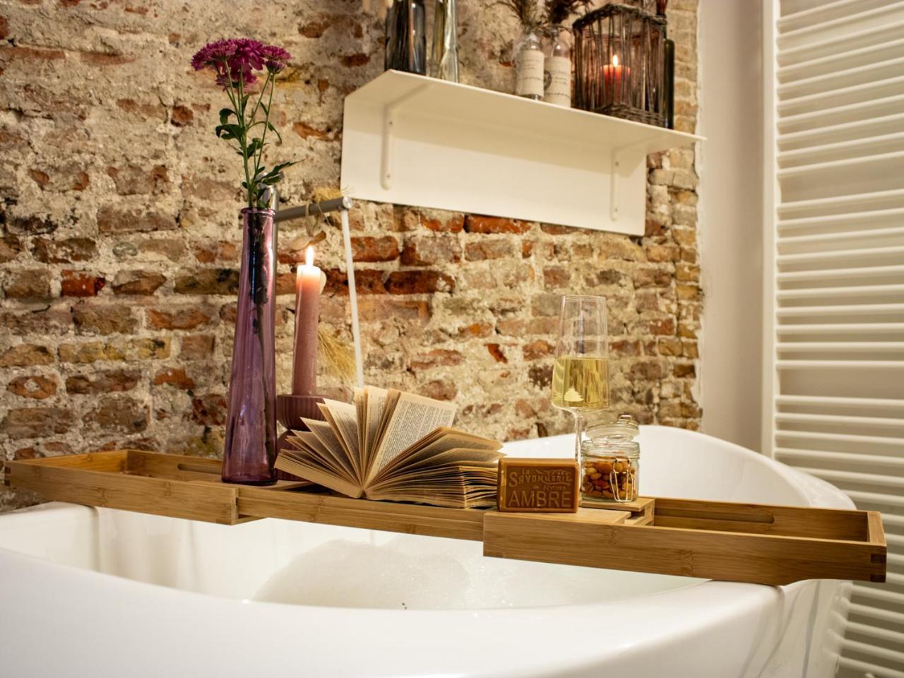 Georgia'S Bathhouse Apartman Breda Kültér fotó